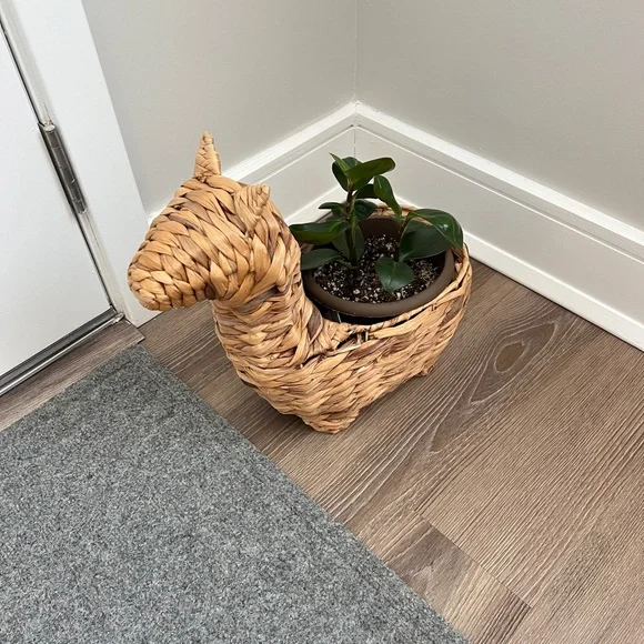 Llama 🦙 Wicker Plant Basket NWT - Picture 2 of 4